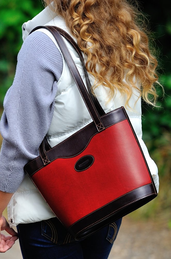 Black and 2025 red bucket bag